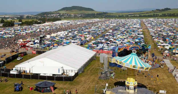 33 rannych po uderzeniu piorunów na festiwalu rockowym w Niemczech