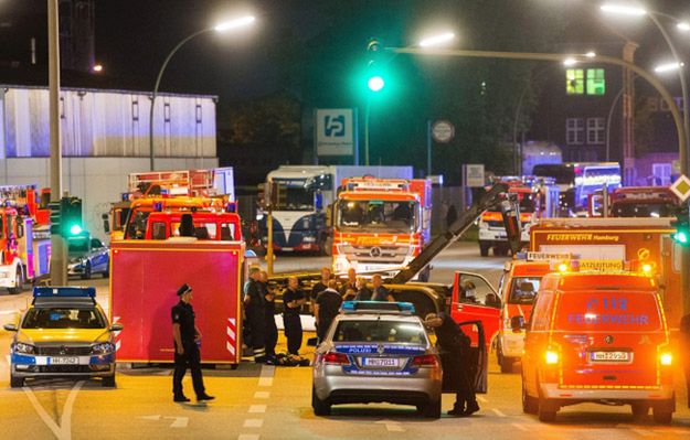 Trujące opary nad Hamburgiem. Setki ludzi uwięzionych w domach