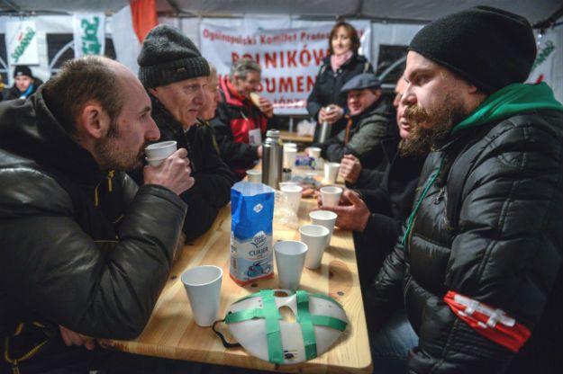 Demonstrujący rolnicy spędzili noc przed kancelarią premiera