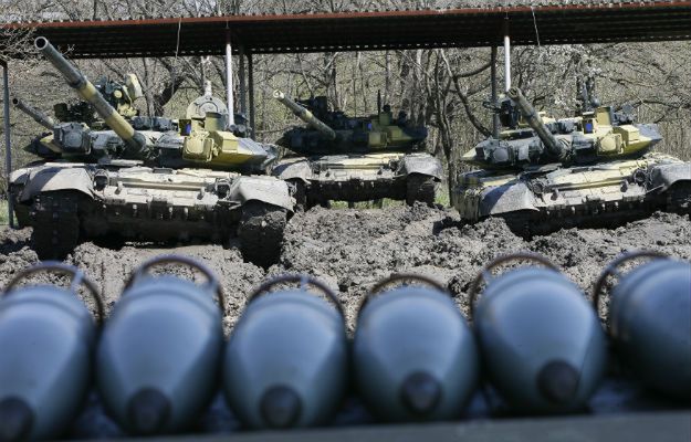 Rosyjskie czołgi T-90A podczas ćwiczeń w Krasnodarze