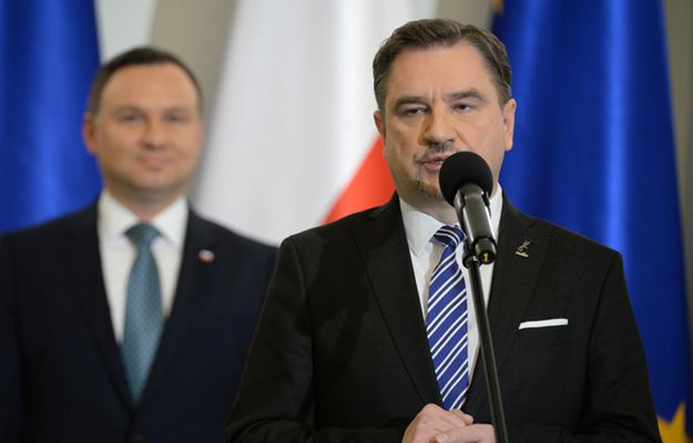 Przewodniczący NSZZ "Solidarność" Piotr Duda, na drugim planie prezydent Andrzej Duda
