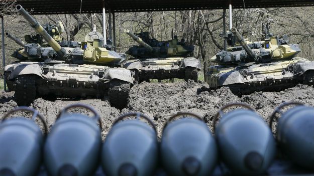 Rosyjskie czołgi T-90A podczas ćwiczeń w Krasnodarze