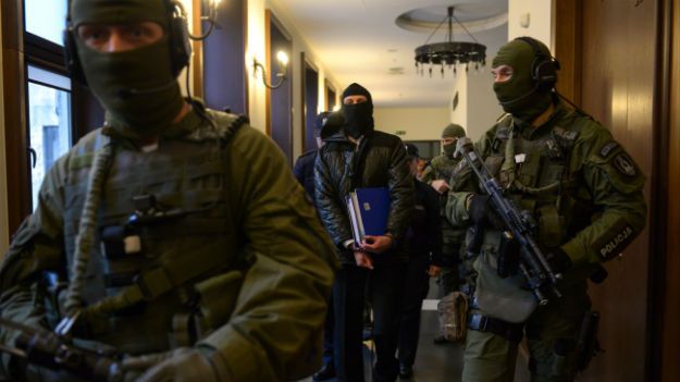 Igor M. ps. "Patyk" doprowadzany na salę rozpraw w Sądzie Okręgowym w Warszawie