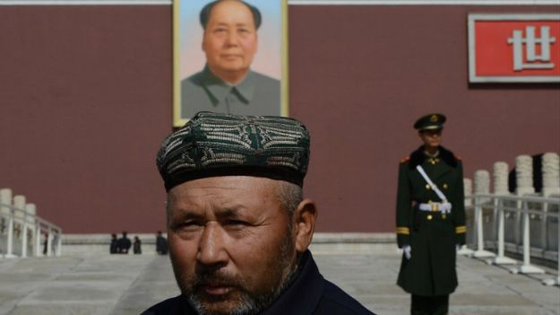 Ujgur na placu Tiananmen