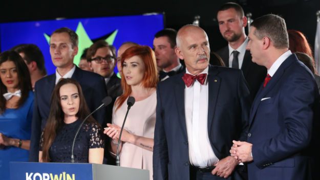 Janusz Korwin-Mikke i Przemysław Wipler podczas wieczoru wyborczego