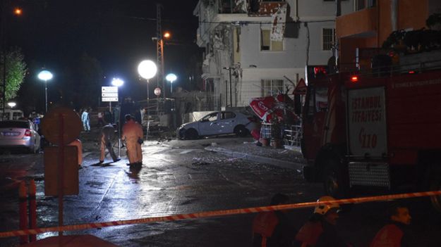 Kilka godzin wcześniej 10 osób zostało rannych, gdy na posterunku policji w Stambule wybuchła bomba