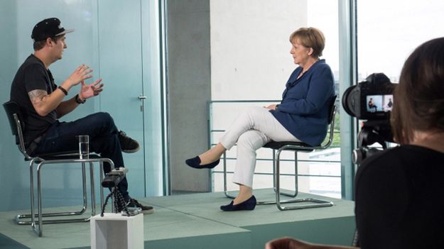 Angela Merkel podczas wywiadu z Florianem Mundtem