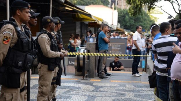 W związku z falą przemocy na ulicach rozmieszczono dodatkowych policjantów