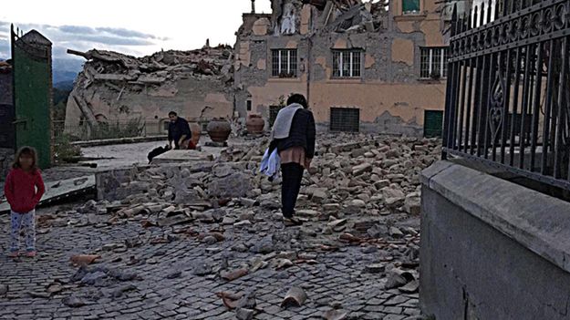 Wiele miast zostało zniszczonych, budynki są w gruzach