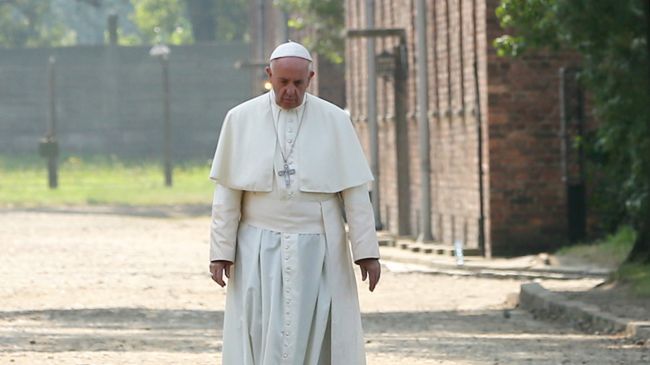 Papież Franciszek w byłym niemieckim obozie zagłady Auschwitz