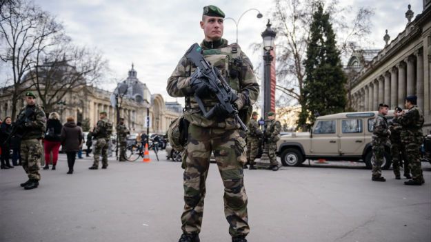 W listopadowych zamachach w stolicy Francji zginęło 130 osób