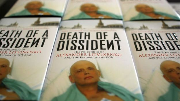 Książka "Śmierć dysydenta" napisana przez żonę i przyjaciela Aleksandra Litwinienki