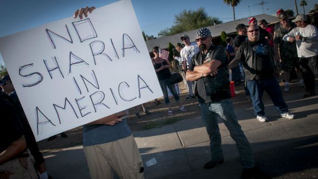 "Nie dla szariatu w Ameryce" - antyislamski protest w Phoenix w Arizonie, 2015 r.