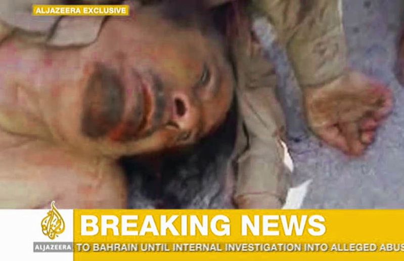 Wstrząsający film Al-Dżaziry: ciągną ciało dyktatora