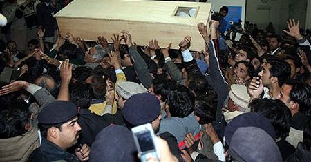 Rozpacz i wściekłość po śmierci Benazir Bhutto