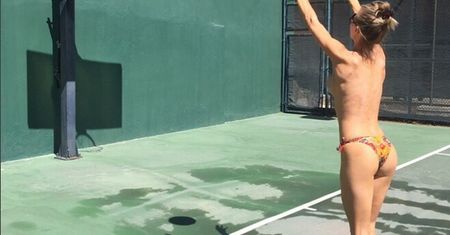 Joanna Krupa gra w koszykówkę... topless! Zobaczcie zdjęcia gwiazdy "Top Model"