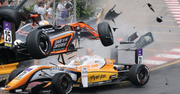 Koszmarny wypadek podczas wyścigu Formuły 3 w Makau