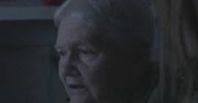 Syn sprzedał jej mieszkanie. 70-letnia pani Anna żyje bez wody, prądu i gazu