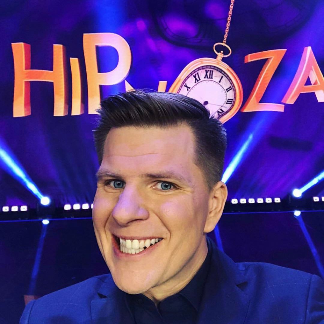 Filip Chajzer tłumaczy się z udziału w "Hipnozie". "Staram się wykonywać swoją pracę najlepiej jak tylko umiem"