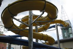 Wjechał autem w drzwi aquaparku. "Chciałem sobie zrobić krzywdę"