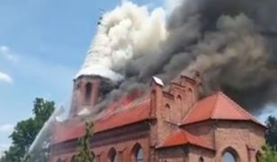 Pożar zabytkowego kościoła w Lutolu Suchym. Runęła część dachu