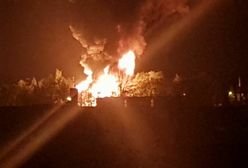 Wielki pożar hali w Żywcu ugaszony. Strażacy opanowali płonące chemikalia