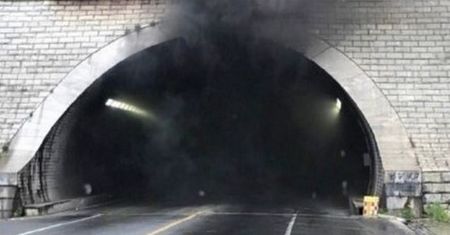 Autobus z przedszkolakami zapalił się w tunelu. Nie żyje 12 osób