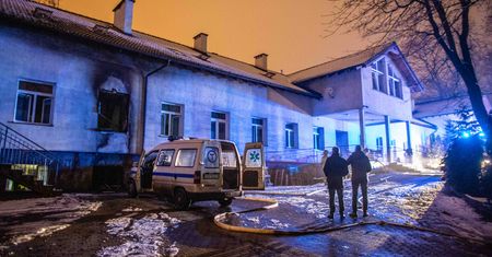 Pomorskie. Cztery osoby zginęły w pożarze hospicjum w Chojnicach. Ogień ugaszono [ZDJĘCIA]