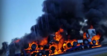 Pożar tirów na autostradzie A2. Trasa zablokowana