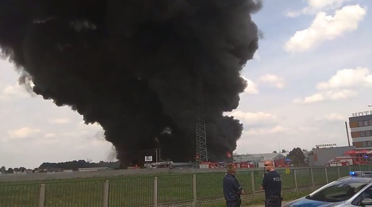 Wielki pożar składowiska tworzyw sztucznych koło Torunia