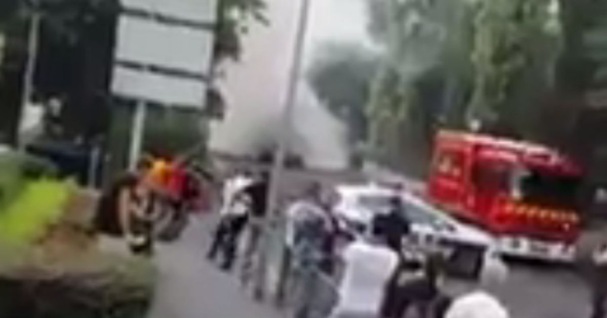 Eksplozja w autobusie w Paryżu. Pojazd spłonął