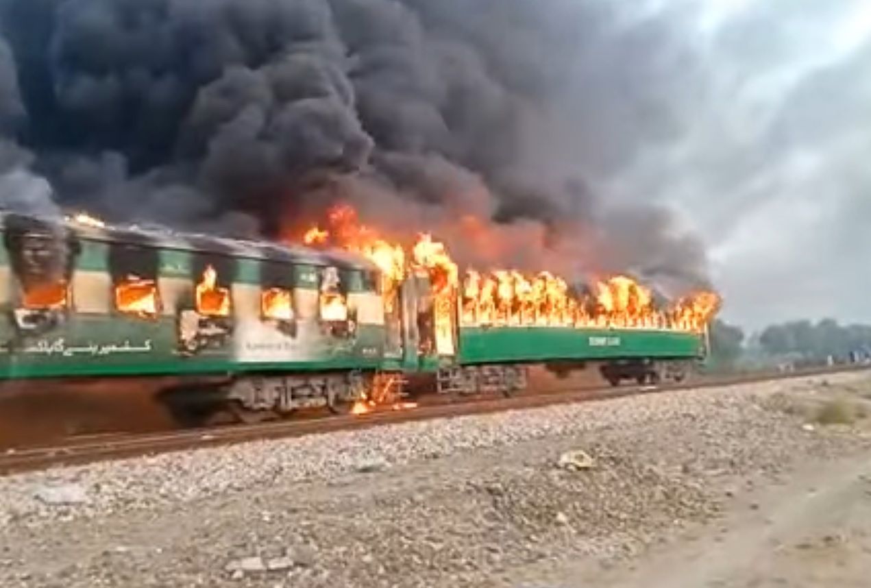pociąg pakistan pożar