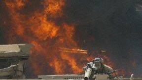 Pożar ministerstwa obrony (fot. AFP)