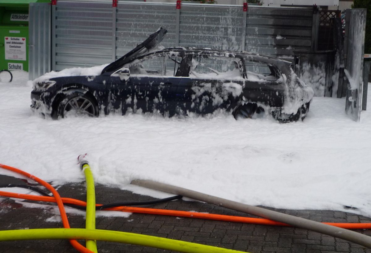 Wlała benzynę do diesla. Auto wybuchło, bo chciała wyssać paliwo odkurzaczem