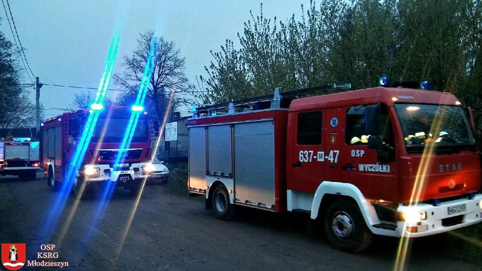 Pożar na Saskiej Kępie. Jedna osoba trafiła do szpitala