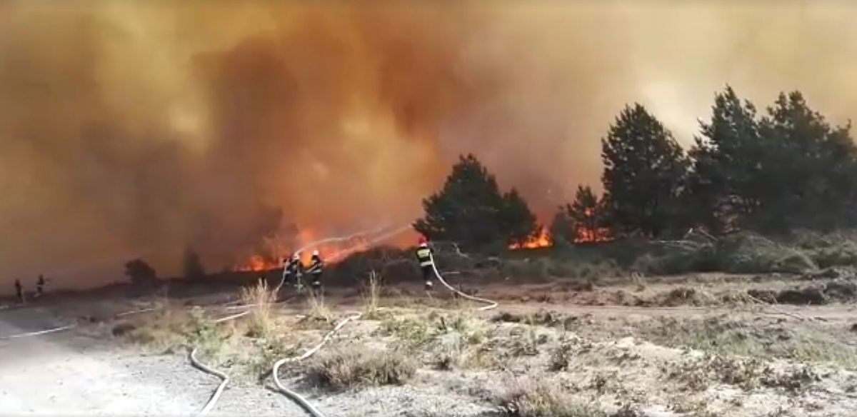 Pożar poligonu. Pali się 40 hektarów terenu