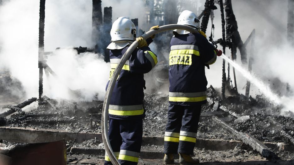 Mężczyzna brutalnie pobił kobietę i podpalił drewnianą altanę (zdj. ilustr.) 
