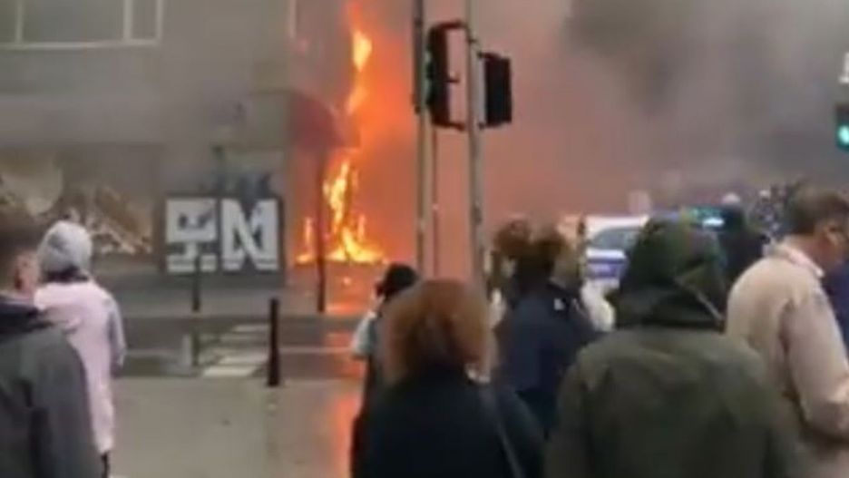 Pożar wybuchł w sklepie na rogu ul. Świętokrzyskiej i Wallenberga w Warszawie