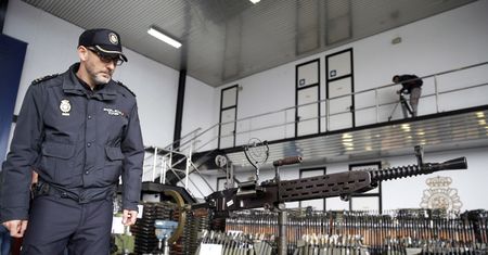 "Zarezerwowaliśmy dla ciebie duży pokój". Policja "wysłała kartkę pocztową" do Polaka
