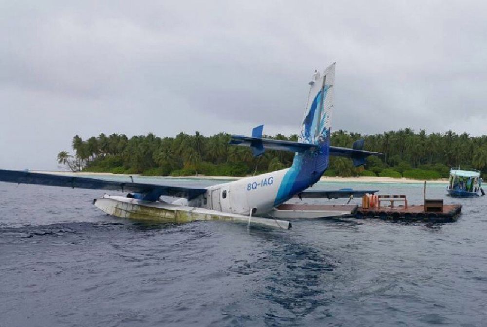 Samolot z polskim turystą rozbił się na wodzie. Piloci uciekli do brzegu