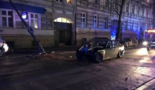 Opole. BMW uderzyło w latarnię. Ta wpadła do mieszkania i raniła właścicielkę