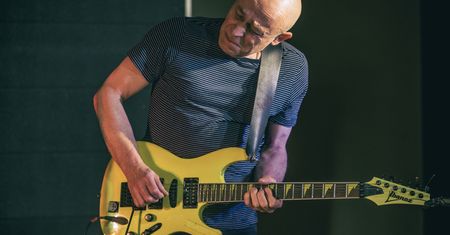Grzegorz Kapołka: Premiera klipu "5th Avenue Blues"