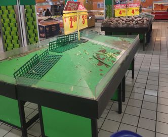 Koronawirus w Chinach. Pusto na ulicach, pusto w sklepach. "Nie ma warzyw, mięsa, jajek"