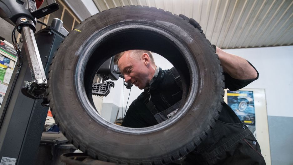 Z wymiana opon nie trzeba czekać kilka dni. Wystarczy wyjechać do mniejszej miejscowości.