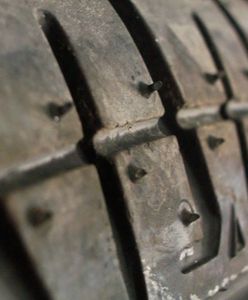 Jak sprawdzić poziom zużycia opony?