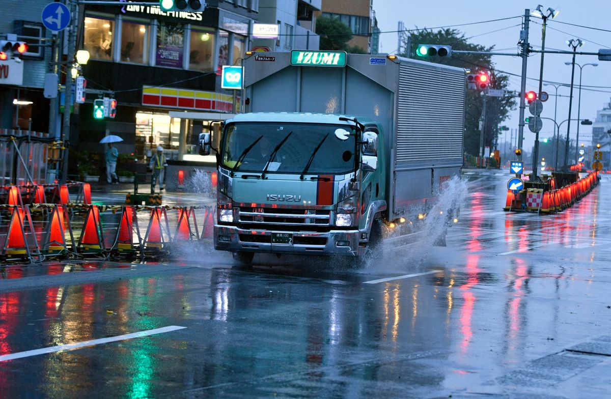 Tajfun Lan uderzył w Japonię. Dwie osoby nie żyją, blisko sto jest rannych