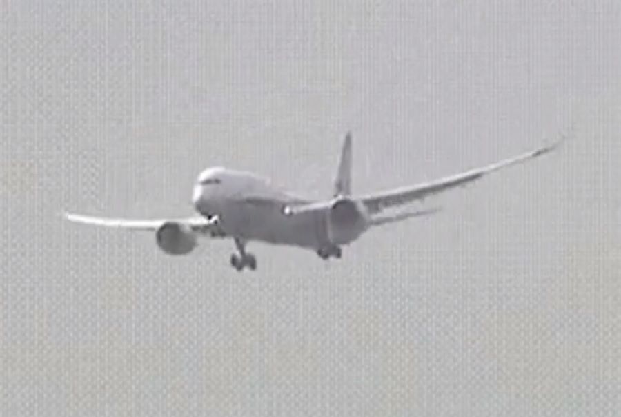 Samolot lądował w czasie tajfunu. Dramatyczne nagranie
