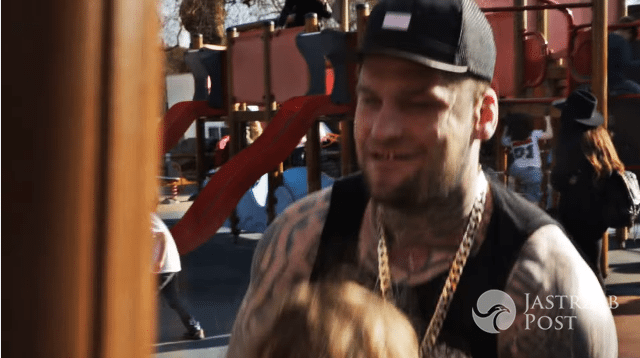 Popek z córką w filmie dokumentalnym  teledysku "Gdzie jest tata?"