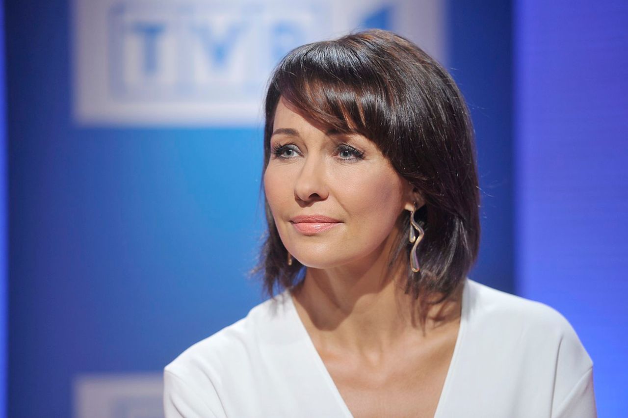 Anna Popek przetrwała dobrą zmianę w TVP i radzi sobie wyjątkowo dobrze. Często pada ofiarą żartów i przytyków, a sama kokieteryjnie twierdzi, że "nie jest gwiazdą"