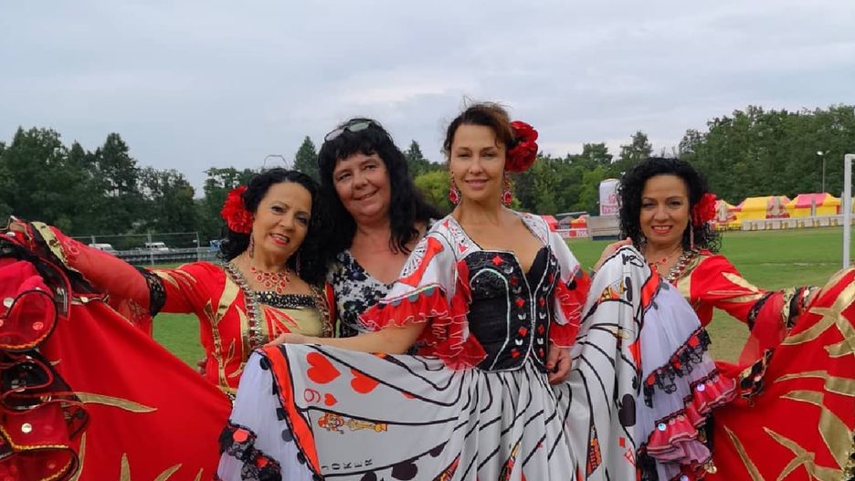 Anna Popek w dziwnej sukience na festiwalu. "Anka cyganka"